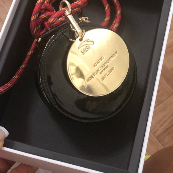 Exclusive medal bag from Nyfw kids anta brand - Picture 5 of 7